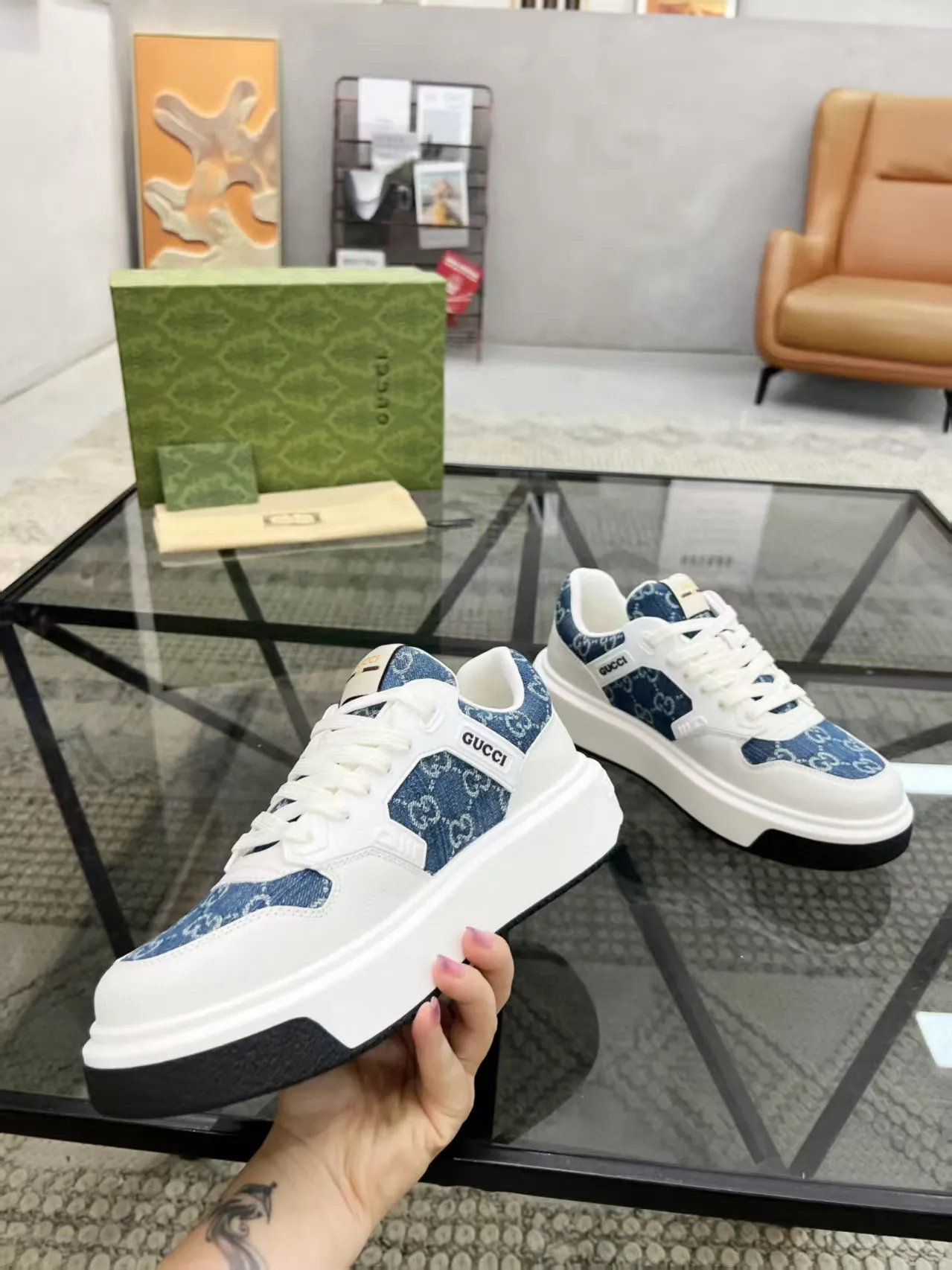 Factory price: 460💰Gucci new men's shoes GUCCI [Lightning] latest shoes are shipped. Original quality, fashionable, made of special materials, sheepskin lining, brand new packaging. The foot feels super comfortable and the workmanship is impeccable. Size: 38-44, customized 45